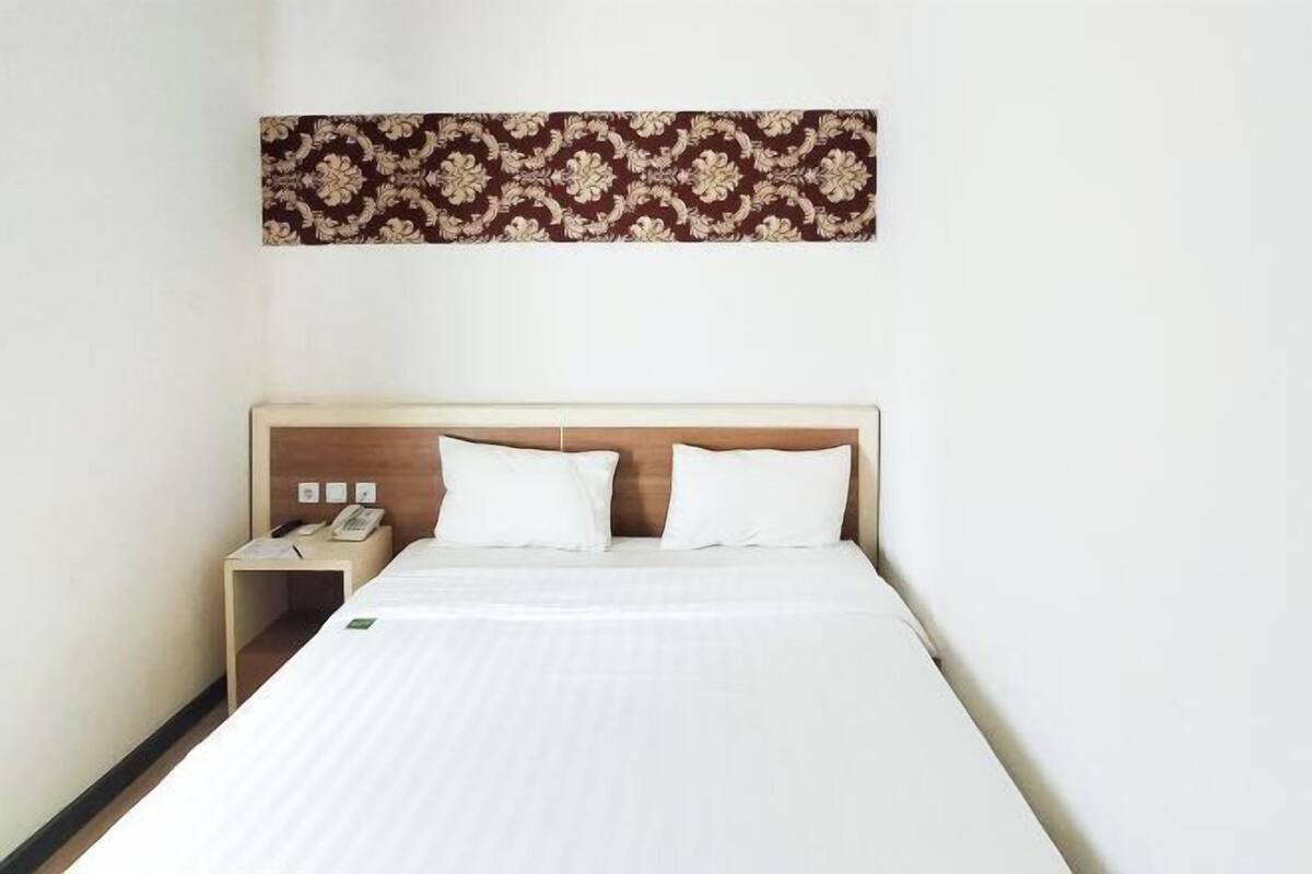 1 habitación, caja de seguridad en la habitación y escritorio