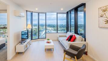 55-inch Smart TV with digital channels, TV, Netflix