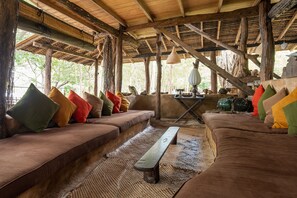 Lobby-Lounge