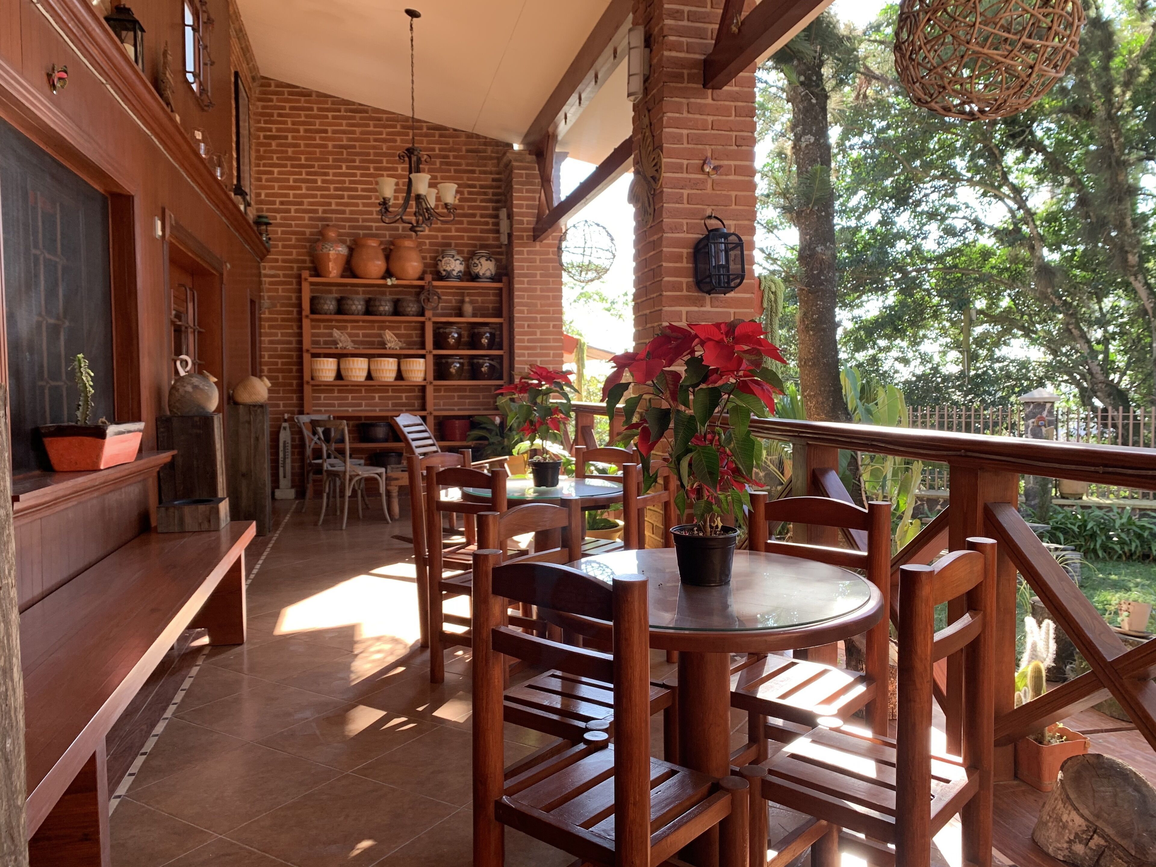 Breakfast, lunch and dinner served