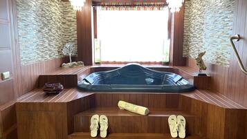 Premium Room, 1 Bedroom, Hot Tub | Private spa tub