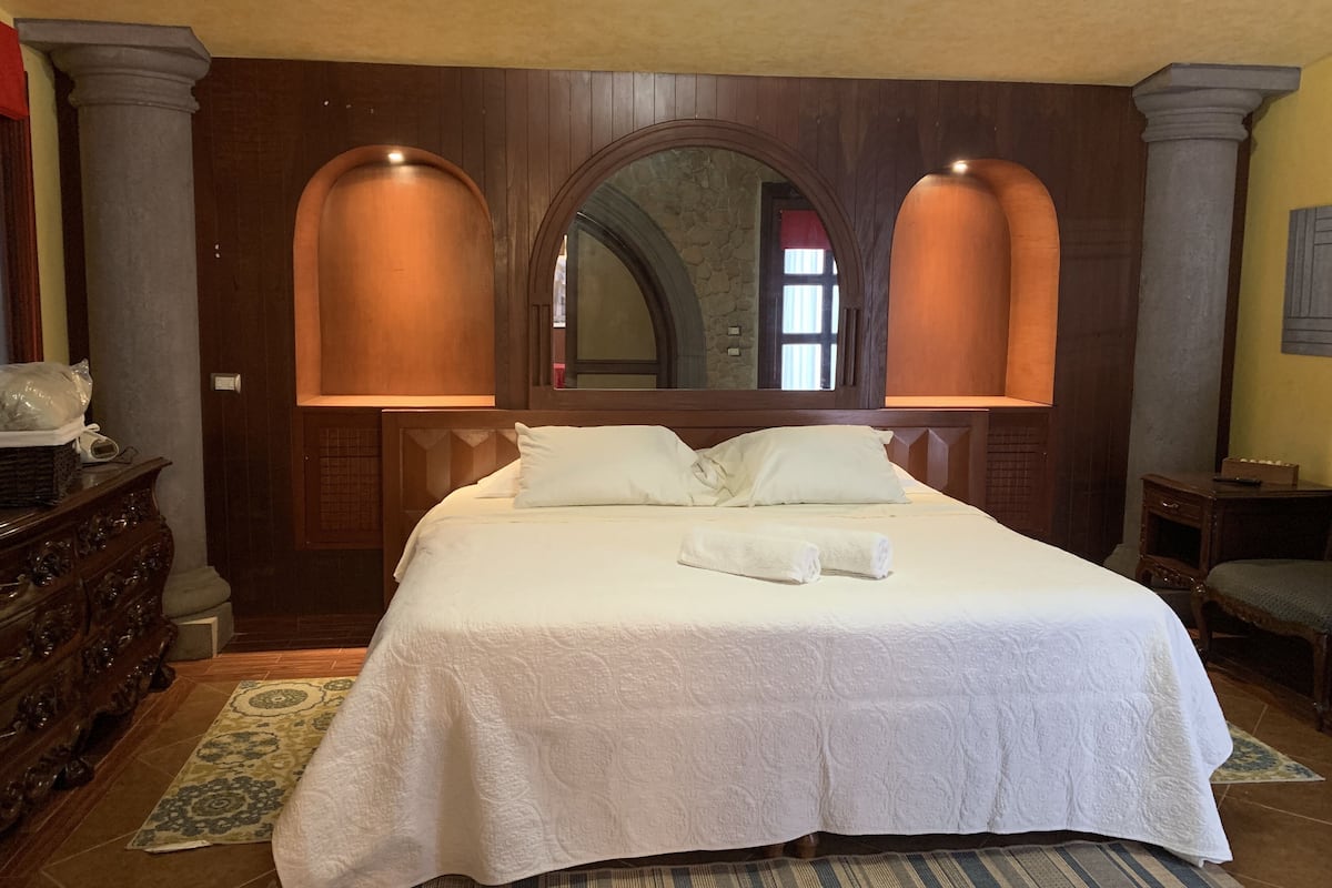 Design Room | 1 bedroom, premium bedding, down duvets, minibar