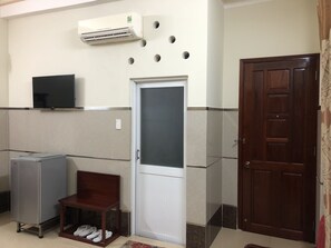 Standard Room, 1 Queen Bed | Bathroom - Tan Dat Hoa Hotel (Ho Chi Minh City)