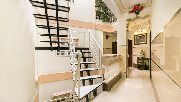 Staircase - Tan Dat Hoa Hotel (Ho Chi Minh City)
