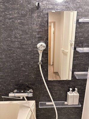 Hair dryer, slippers, bidet, towels - UCHI Living stay Odori 11 (Sapporo)