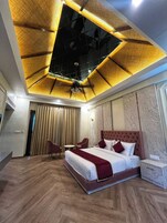 Escritorio y espacio para trabajar con laptop 