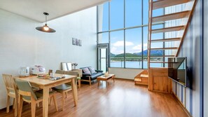 304 | Living area | Flat-screen TV