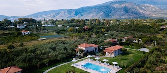 Elite Cottages - Adults Only