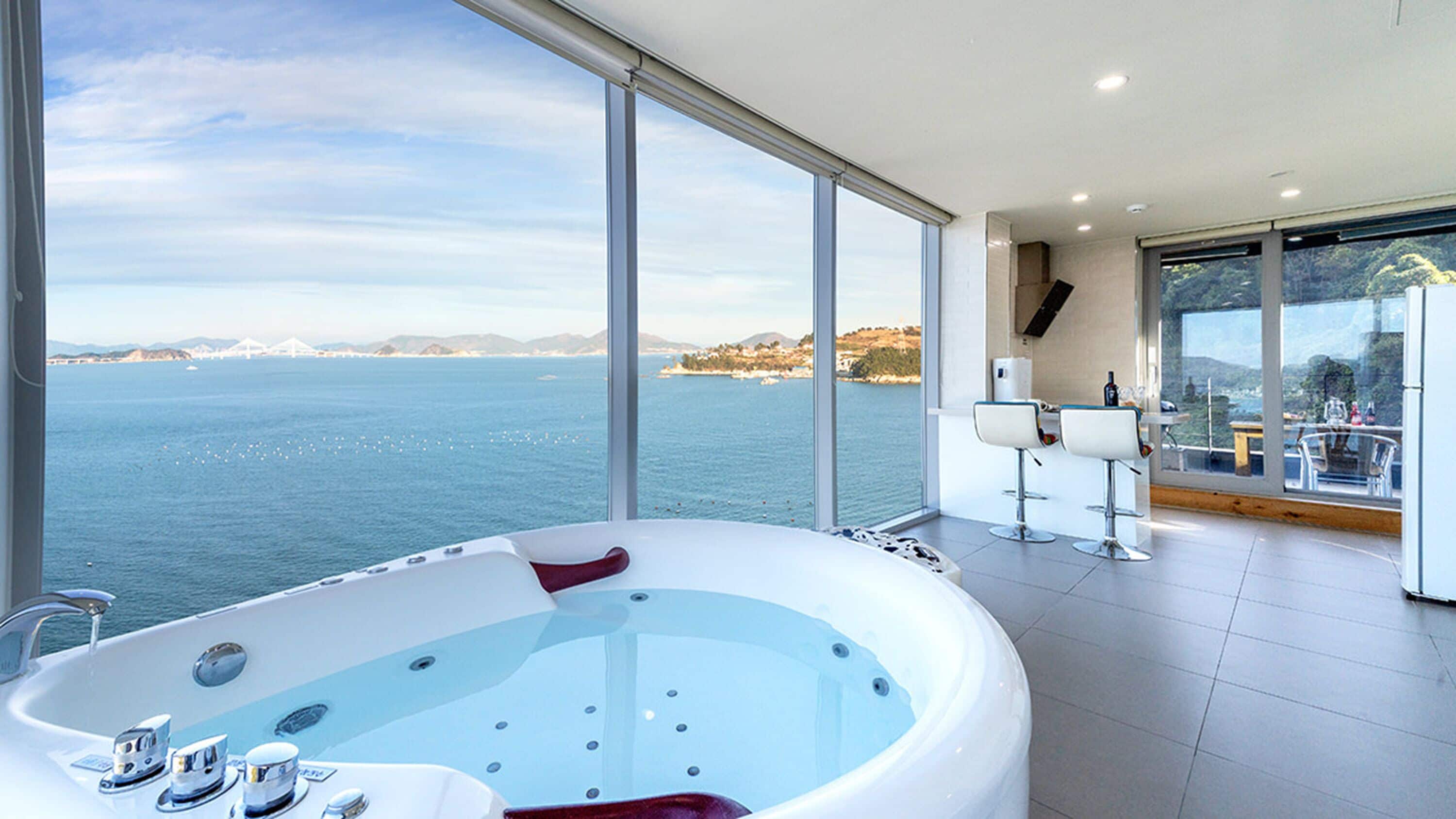 Jasmine 301 | Jetted tub