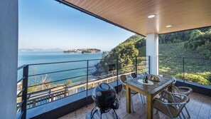 Jasmine 201 | Balcony - House of Mind Pension (Geoje)