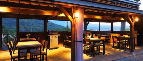 爐台、電熱水壺、鍋具/餐盤/廚房用品