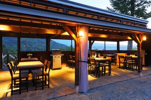 Stovetop, electric kettle, cookware/dishes/utensils - Mt.Shakushi Gateway Camp (Fujiyoshida)