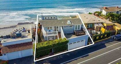 50' Ocean Front + 5 Outdoor Spaces + Dogs OK + AC