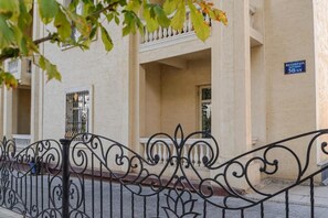 Exterior - Registan Hostel (Samarkand)