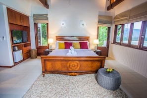 6 chambres, coffres-forts dans les chambres, bureau