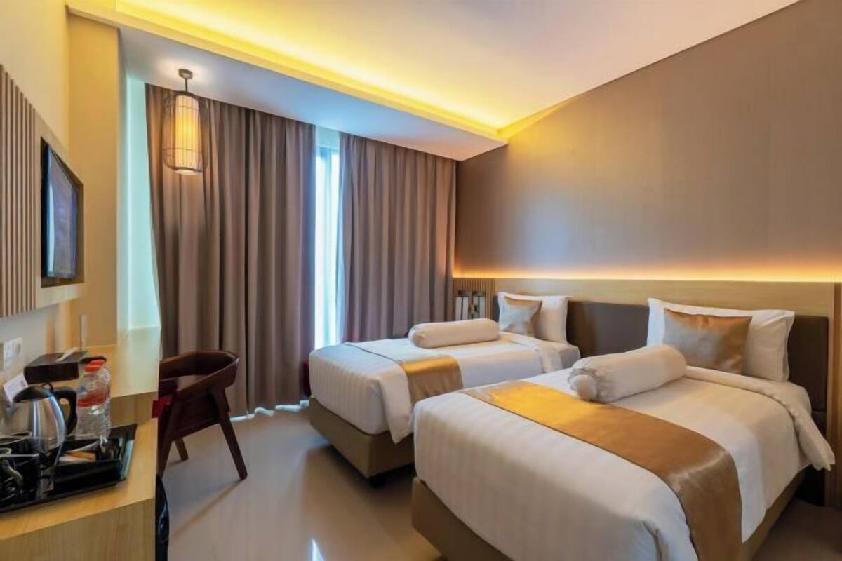 Desk, free WiFi, bed sheets