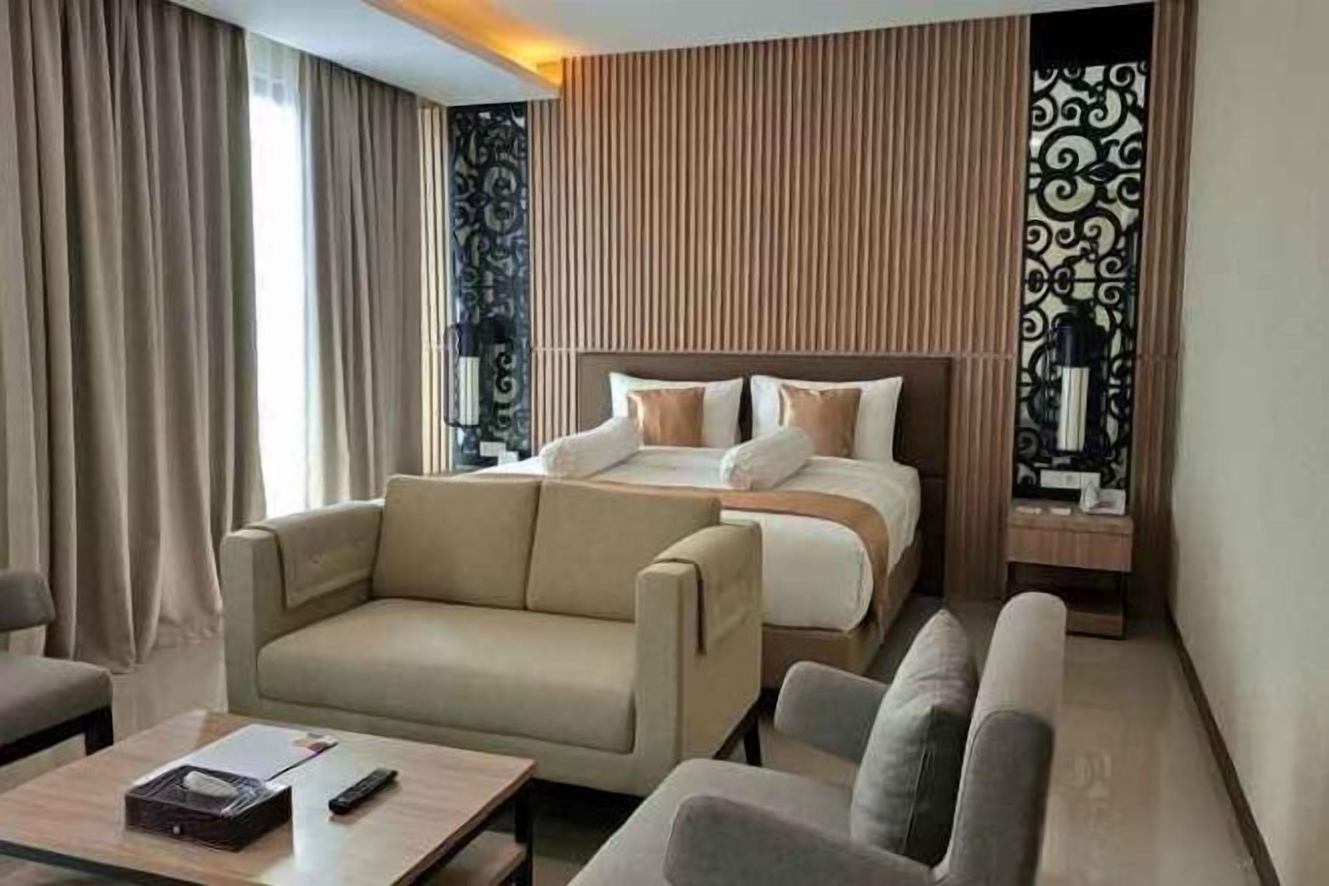 Desk, free WiFi, bed sheets