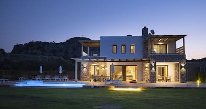 Yksityinen Deluxe 3 makuuhuoneen huvila Lindosissa, huvila Alkyoni