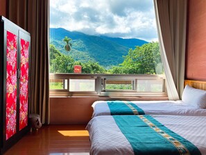 Quadrupla familiare | 1 camera, minibar con snack e bevande gratuite, una scrivania