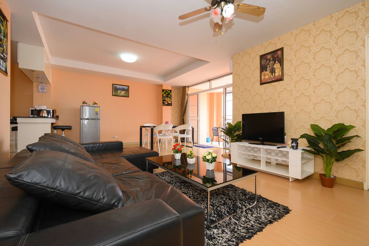 Apartamento Grand | Zona de estar | Una televisión de pantalla plana