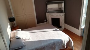 Classic Double Room | Laptop workspace, free WiFi, bed sheets