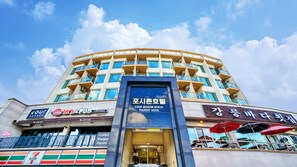 Front of property - Four Seasons Hotel and Pension (Gangneung)