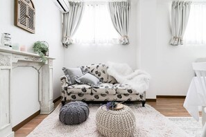 1 bedroom, desk, free WiFi - Ota Building St30&34 (Osaka)