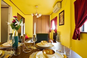 Private Vacation Home | 1 bedroom, desk, free WiFi - Private House St8 (Osaka)