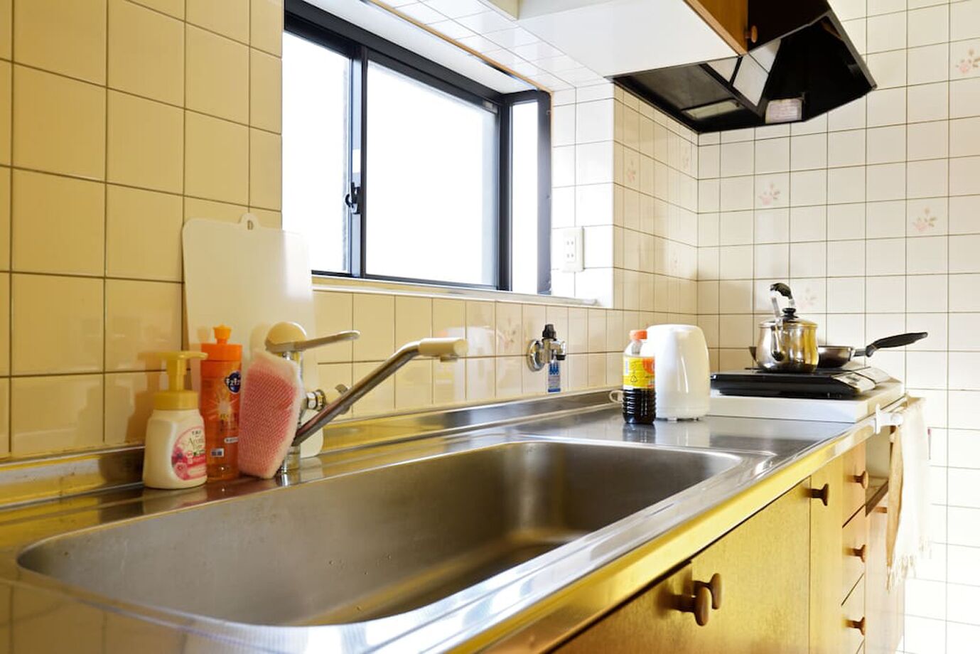 独立别墅 (Private Vacation Home) | 私人厨房 | 冰箱、微波炉、炉灶、电热水壶