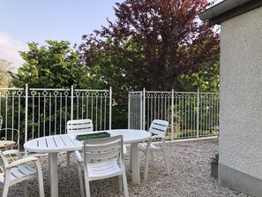 Outdoor dining - A Private detached house for 2 people, in Hautvillers cradle of champagne (Hautvillers)