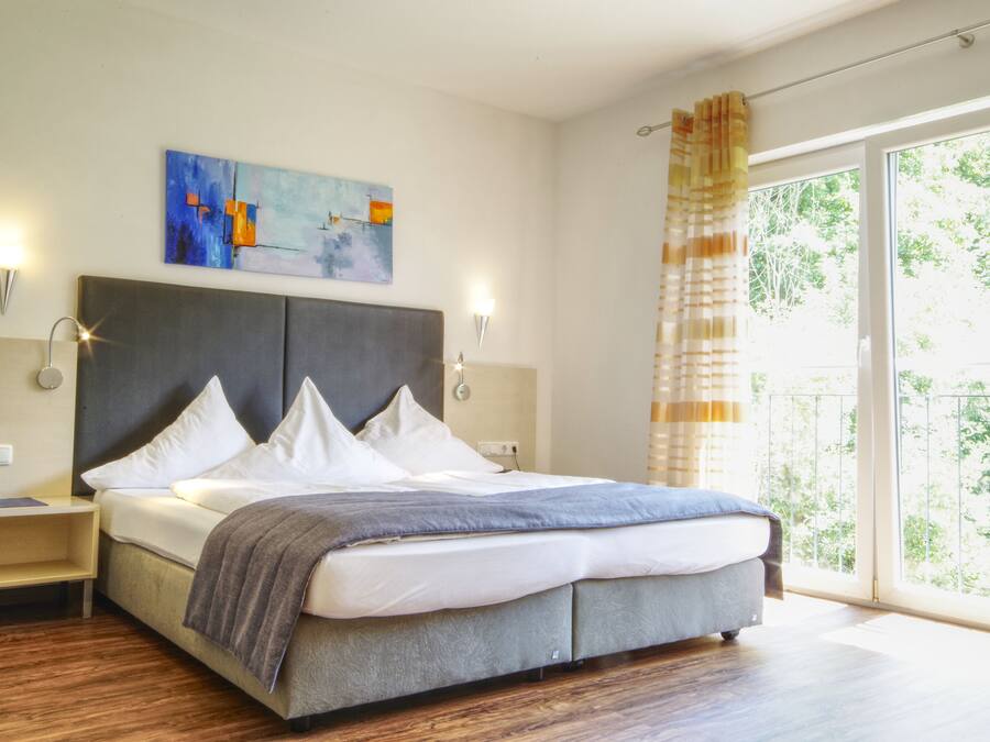 Doppia Superior | Biancheria da letto ipoallergenica, minibar, una scrivania