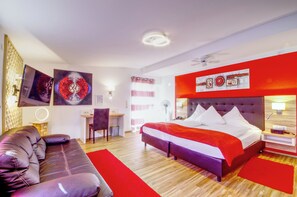 Suite, baignoire à jets | Literie hypoallergénique, minibar, bureau