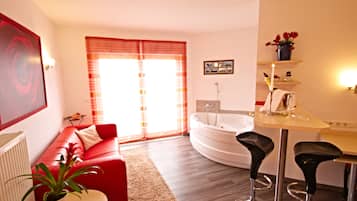 Suite, Jetted Tub | Jetted tub