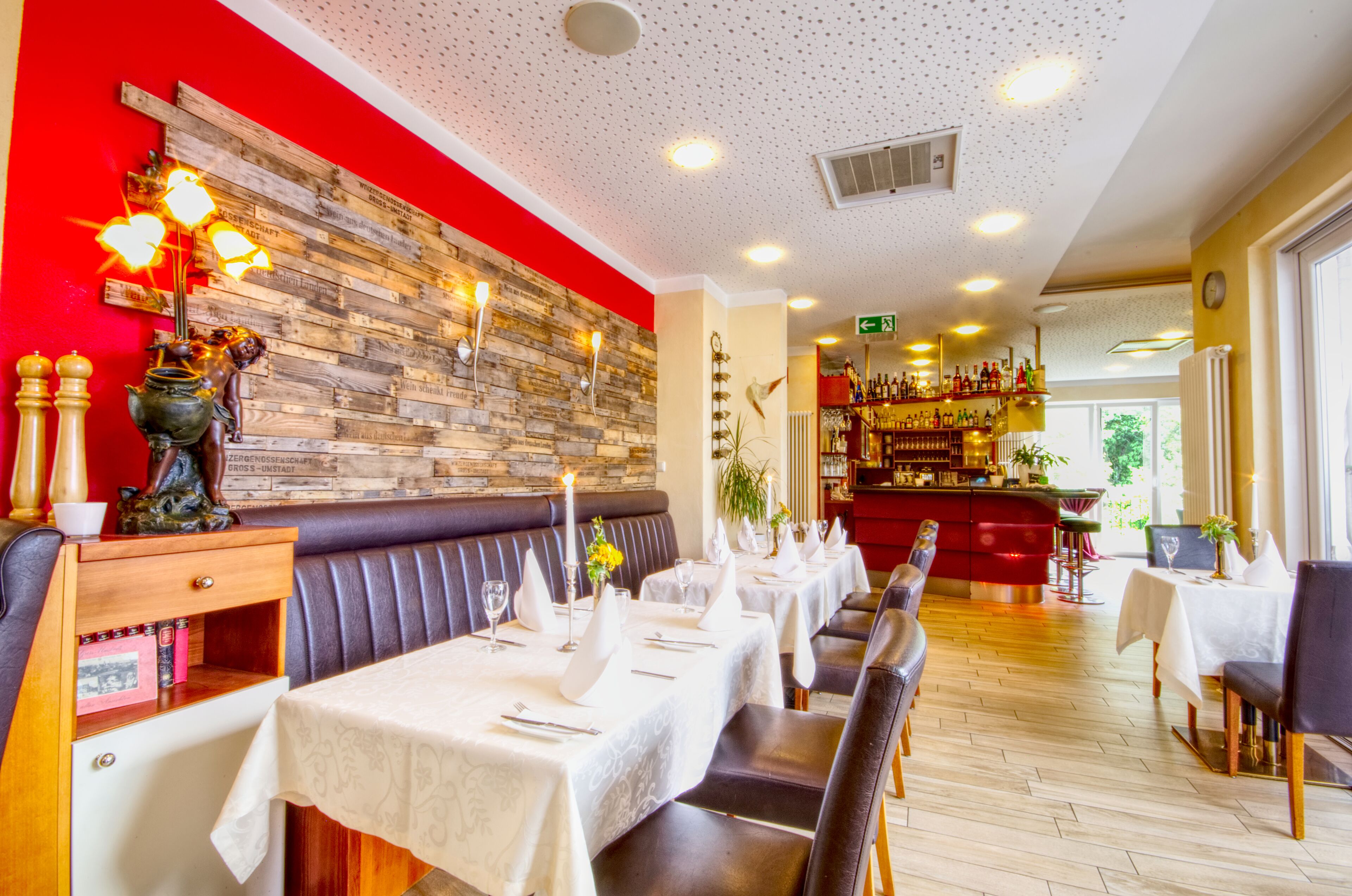 Petit déjeuner buffet (11 EUR par personne)