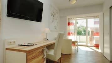 Superior Double Room | 1 bedroom, hypo-allergenic bedding, minibar, desk