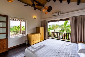 5 bedrooms, iron/ironing board, WiFi, bed sheets - ❤️ Ngoi Casa - beachfront villa with private pool and terrace (Nha Trang)