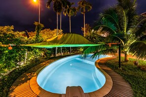 Outdoor pool - ❤️ Ngoi Casa - beachfront villa with private pool and terrace (Nha Trang)