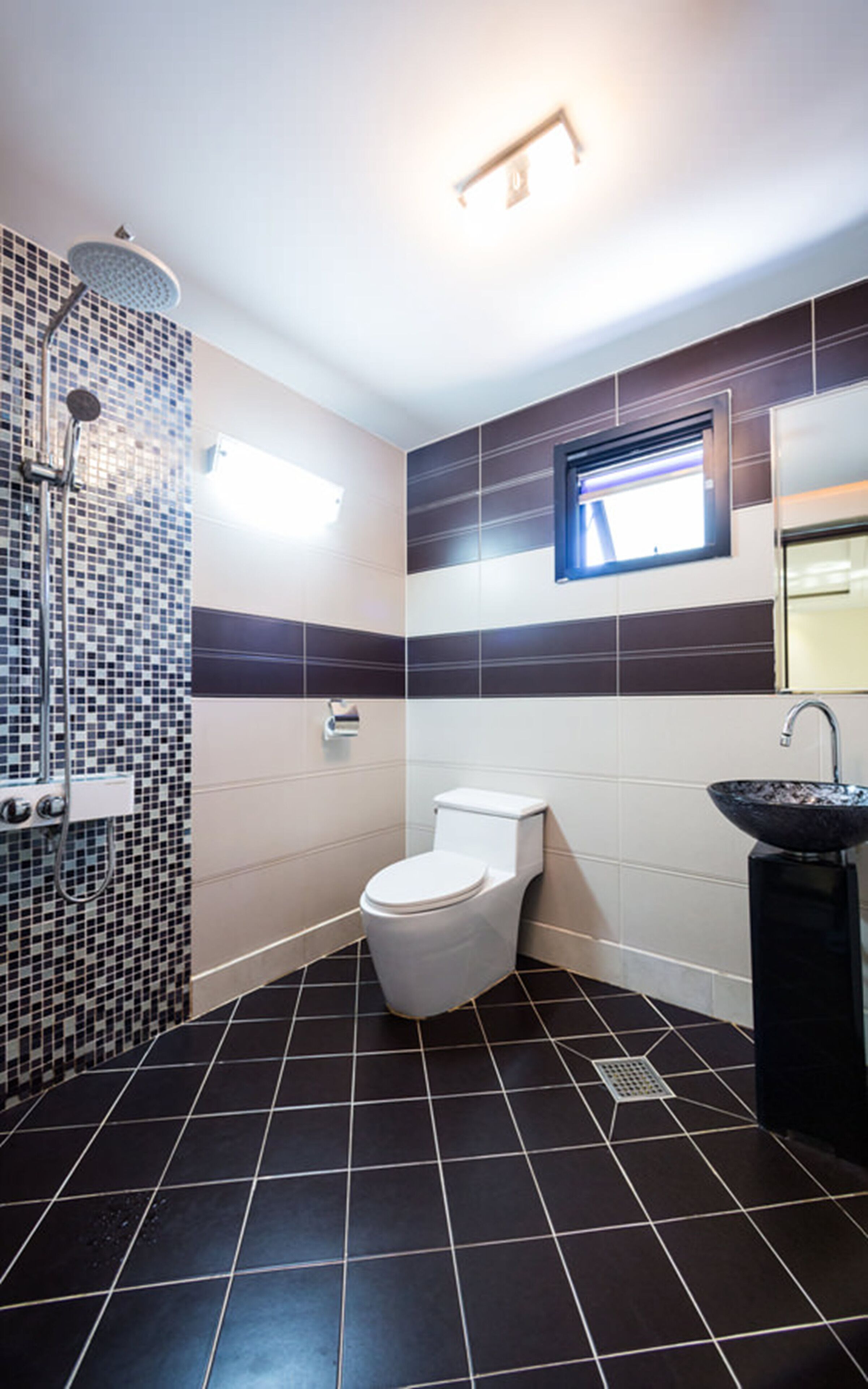 A bathroom with a toilet, bidet, and a sink.