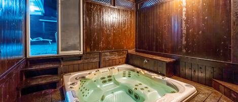 MGM - Extra person charge on site more than 4 people | Private spa tub