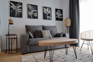 Deluxe Apartment (6 PAX) | Living room | Flat-screen TV, Netflix, streaming services - Calma Suites (Seville)