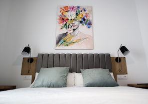 Deluxe Apartment (6 PAX) | In-room safe, individually decorated, individually furnished - Calma Suites (Seville)