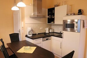 Kühlschrank, Mikrowelle, Geschirrspüler