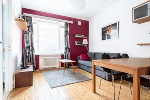 Huoneisto, 1 makuuhuone, kaupunkinäköala | Ruokailu omassa huoneessa