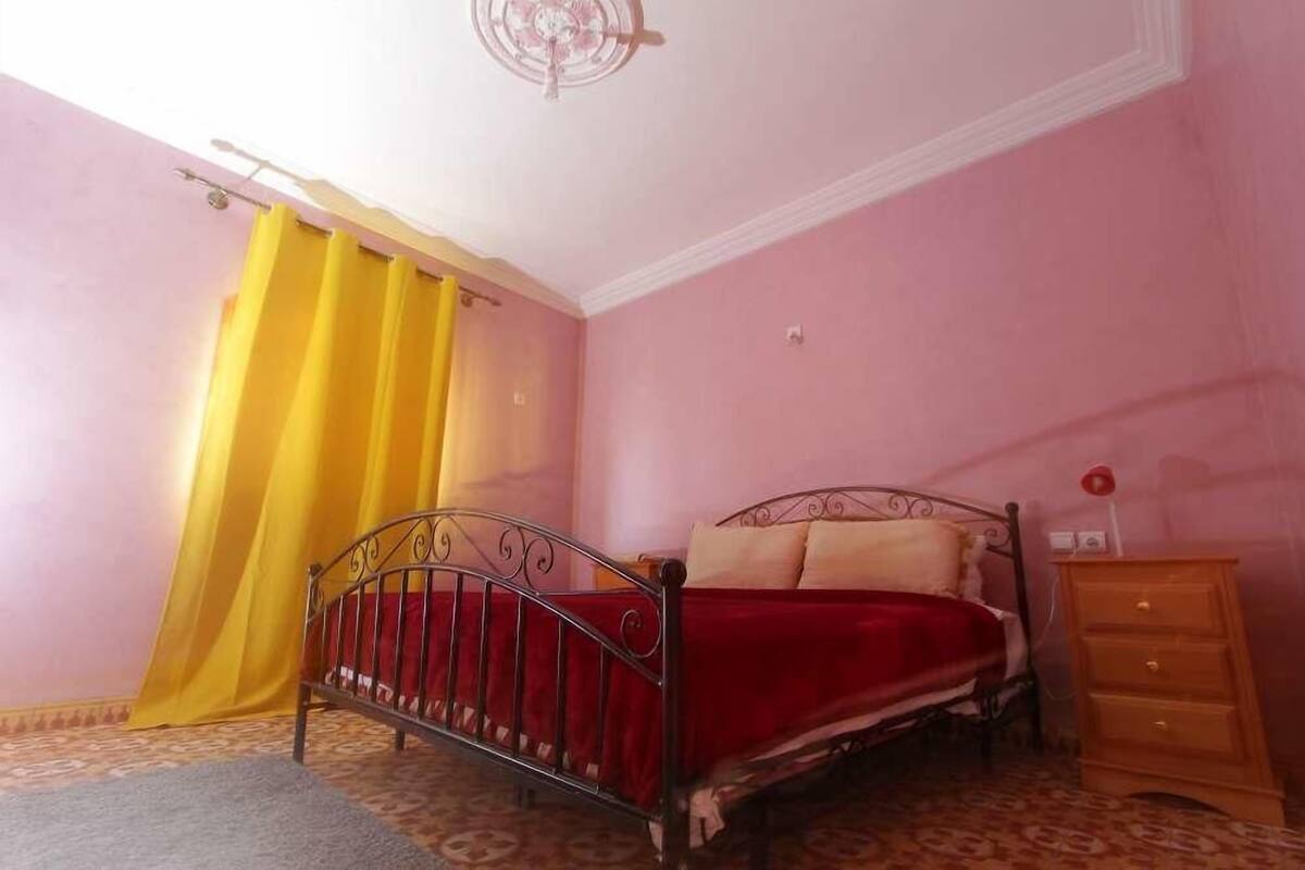 Laptop workspace, soundproofing, free WiFi, bed sheets
