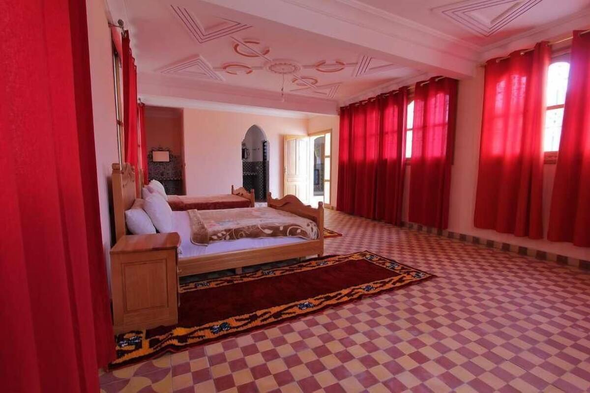 Laptop workspace, soundproofing, free WiFi, bed sheets