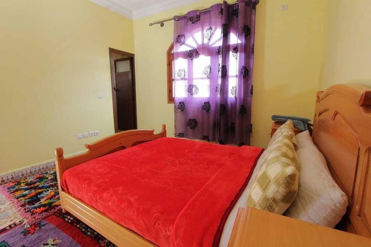 Laptop workspace, soundproofing, free WiFi, bed sheets