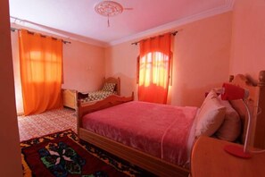 Laptop workspace, soundproofing, free WiFi, bed sheets