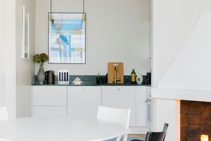 Apartment, 1 Bedroom, City View | Private kitchen