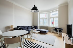 Appartamento, 1 camera da letto, vista città | Pasti in camera