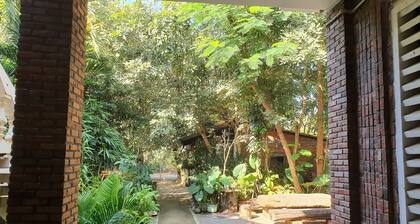 Brightness Villa has lots of stories behind which link to Phare Ponleu Selpak.